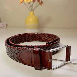 National Geographic  100% leather belt from 2008, reddish brown, silver buckle